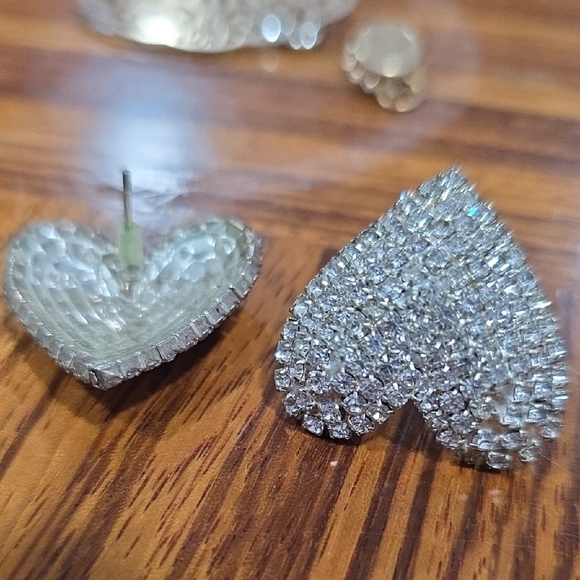 Elegant Silver Heart Earrings - Picture 5 of 6